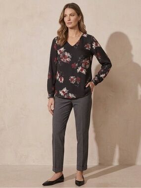 Chelsea & Theodore Black and Red Silky Tulip Front L/S Floral Blouse XL